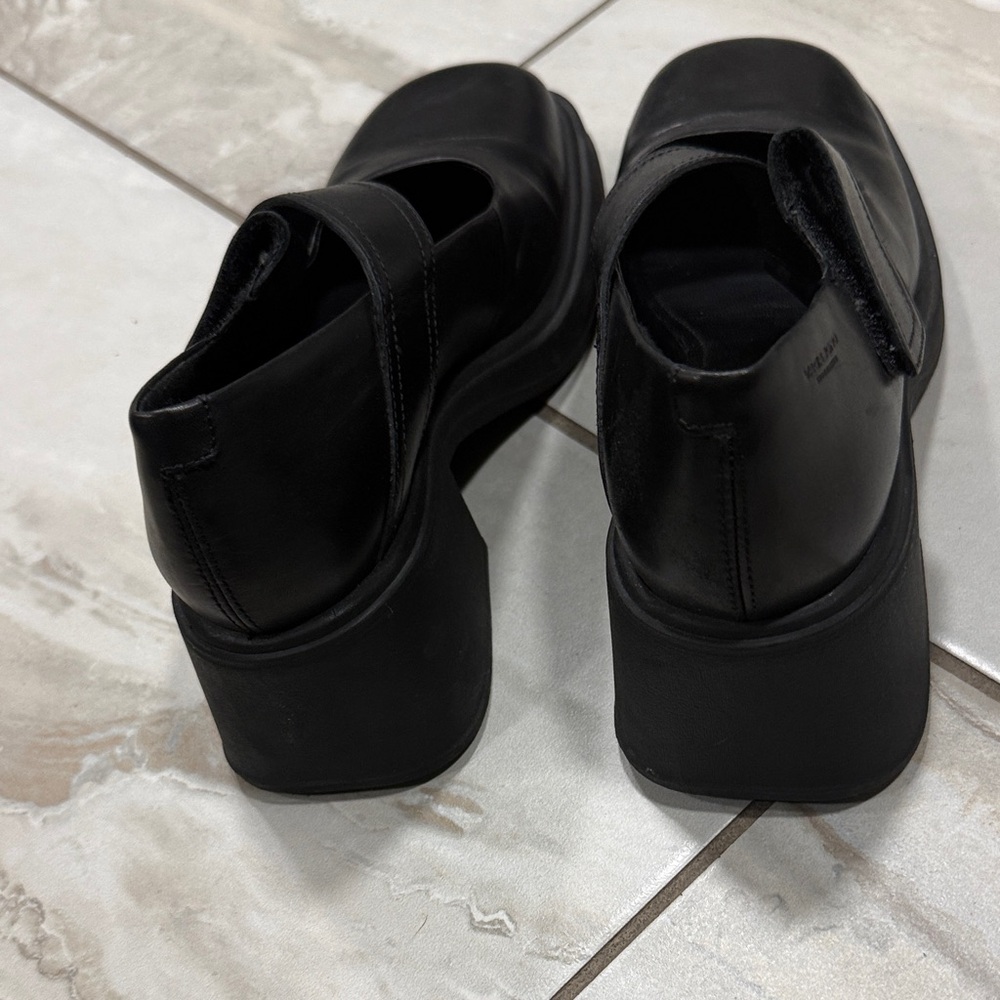 Vagabond Women's Black Leather Mary Jane Heels - Picture 4 of 8